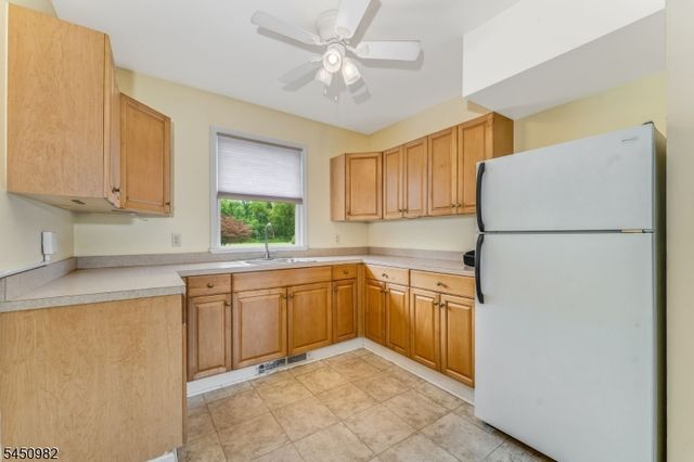 80 Deer Hill Rd, Tewksbury Twp., NJ 08833