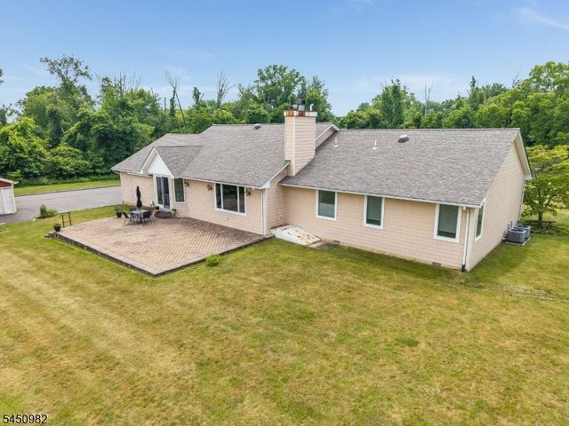 80 Deer Hill Rd, Tewksbury Twp., NJ 08833