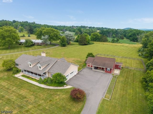 80 Deer Hill Rd, Tewksbury Twp., NJ 08833