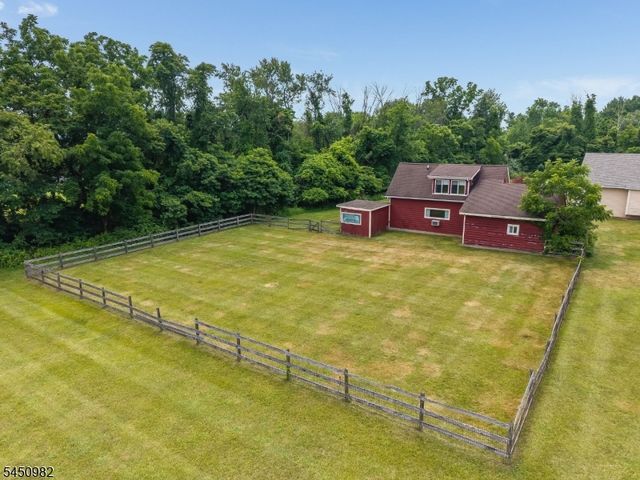 80 Deer Hill Rd, Tewksbury Twp., NJ 08833