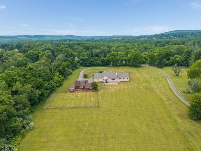 80 Deer Hill Rd, Tewksbury Twp., NJ 08833