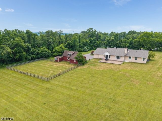80 Deer Hill Rd, Tewksbury Twp., NJ 08833