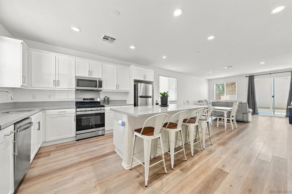 154 Ambrosia Ct, Perris, CA 92571 — photo 3