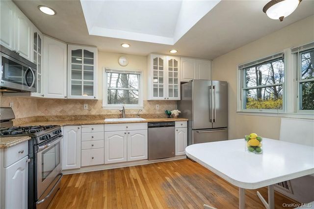 7 Susan Court, White Plains, NY 10605
