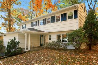 7 Susan Court, White Plains, NY 10605