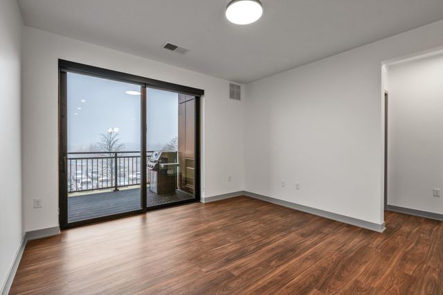 640 Wisconsin Avenue N 307, Golden Valley, MN 55427