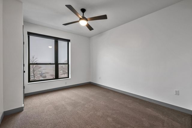 640 Wisconsin Avenue N 307, Golden Valley, MN 55427