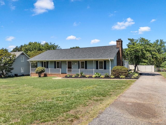 138 Parris Ridge Drive, Boiling Springs, SC 29316