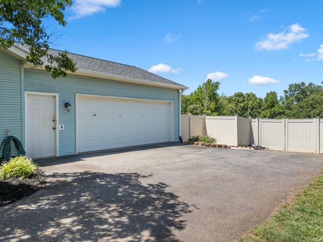 138 Parris Ridge Drive, Boiling Springs, SC 29316