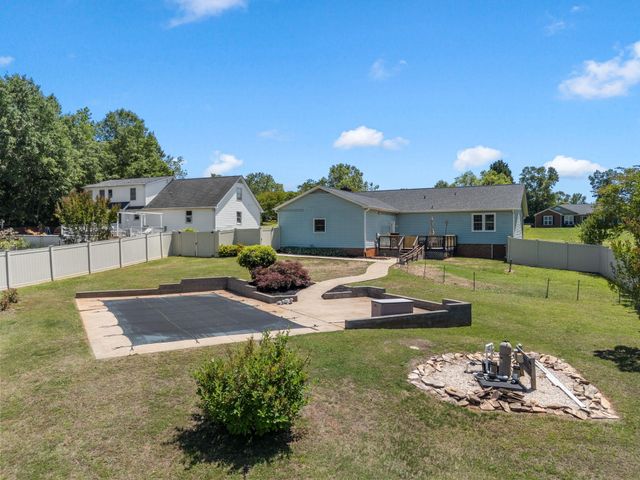 138 Parris Ridge Drive, Boiling Springs, SC 29316