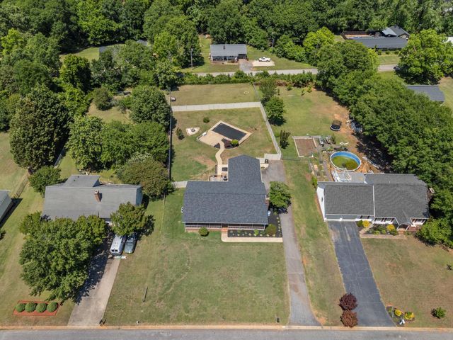 138 Parris Ridge Drive, Boiling Springs, SC 29316