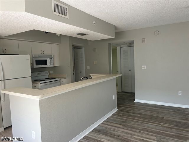 8960 Colonnades CT E 932, Bonita Springs, FL 34135