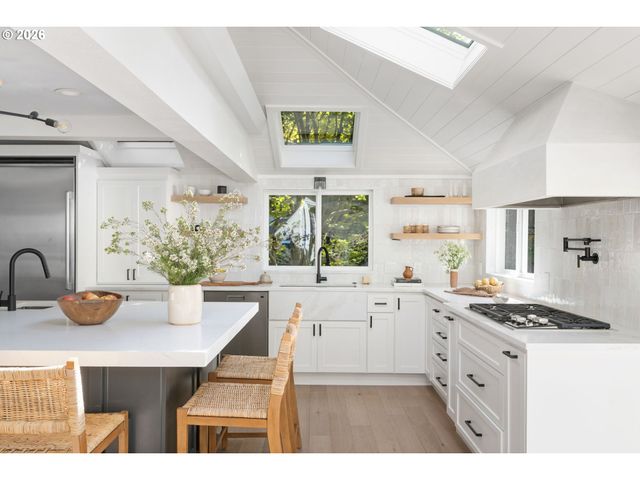 13740 FIELDING Rd, Lake Oswego, OR 97034