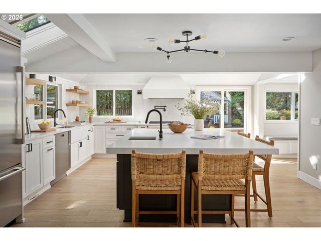 13740 FIELDING Rd, Lake Oswego, OR 97034