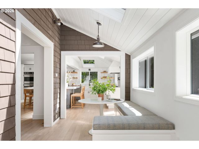 13740 FIELDING Rd, Lake Oswego, OR 97034