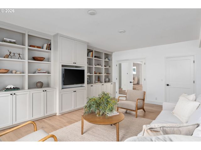 13740 FIELDING Rd, Lake Oswego, OR 97034