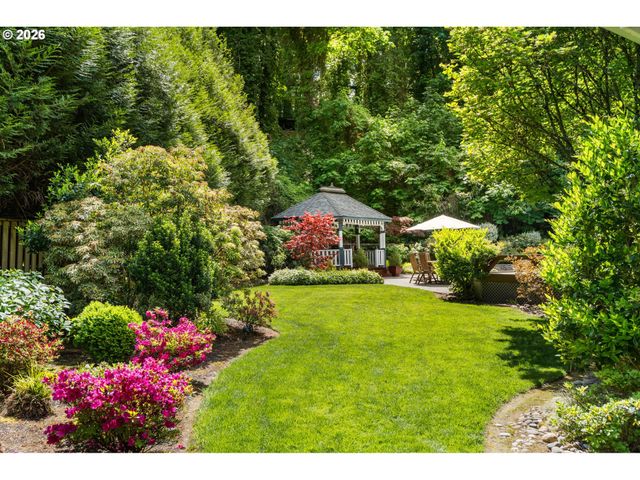 13740 FIELDING Rd, Lake Oswego, OR 97034