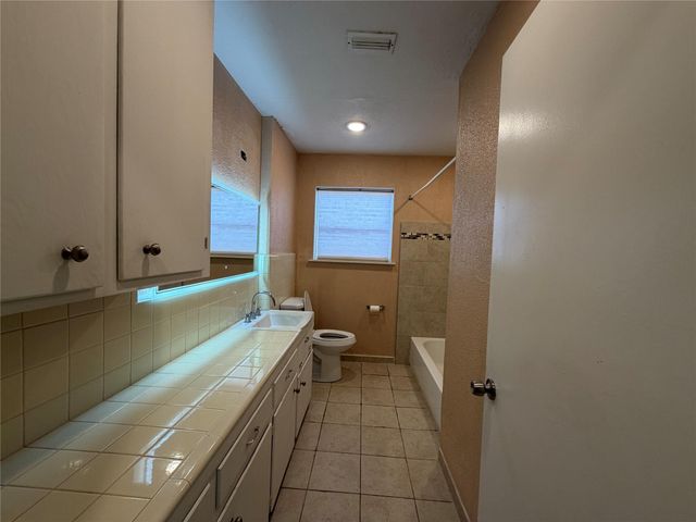 6402 Tarna Lane, Houston, TX 77074