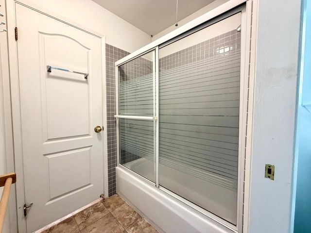 9570 N Archie Avenue, Fresno, CA 93720