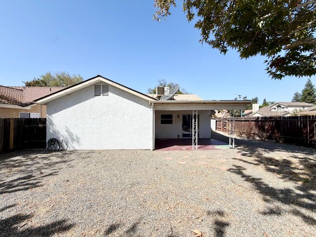 9570 N Archie Avenue, Fresno, CA 93720