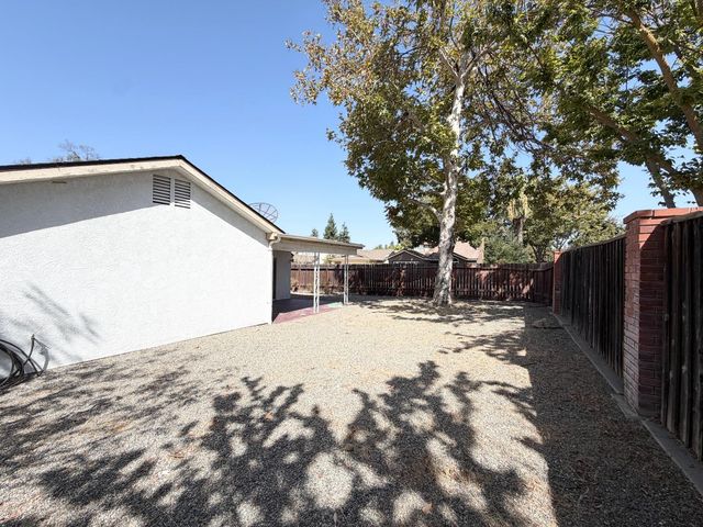 9570 N Archie Avenue, Fresno, CA 93720