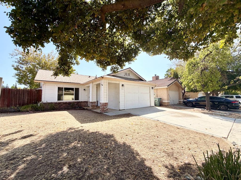 9570 N Archie Avenue, Fresno, CA 93720