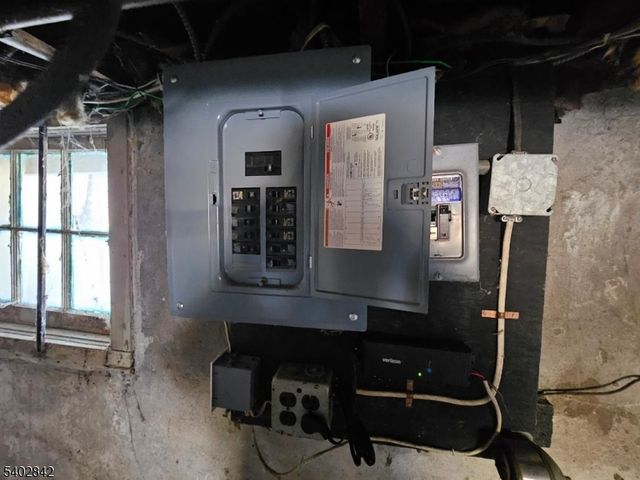 29 Ideal St, Long Hill Twp., NJ 07933