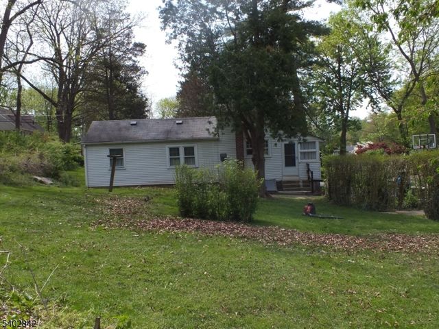 29 Ideal St, Long Hill Twp., NJ 07933