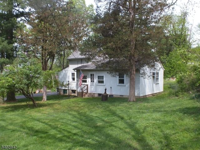 29 Ideal St, Long Hill Twp., NJ 07933