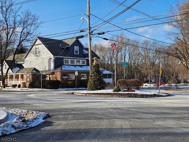 29 Ideal St, Long Hill Twp., NJ 07933