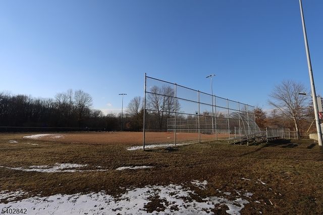 29 Ideal St, Long Hill Twp., NJ 07933