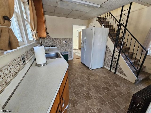 29 Ideal St, Long Hill Twp., NJ 07933