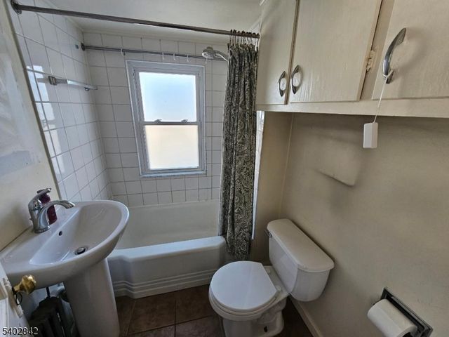 29 Ideal St, Long Hill Twp., NJ 07933