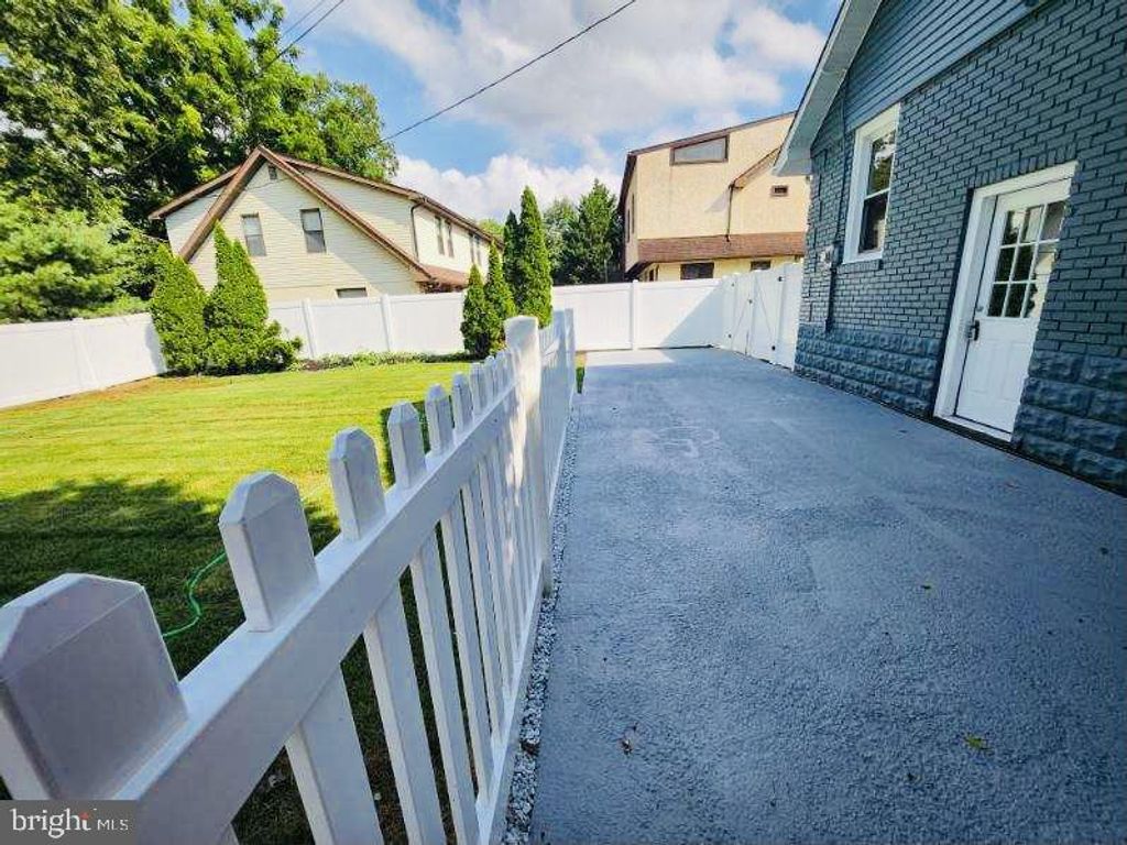 119 S WHITE HORSE PIKE, AUDUBON, NJ 08106 — photo 5