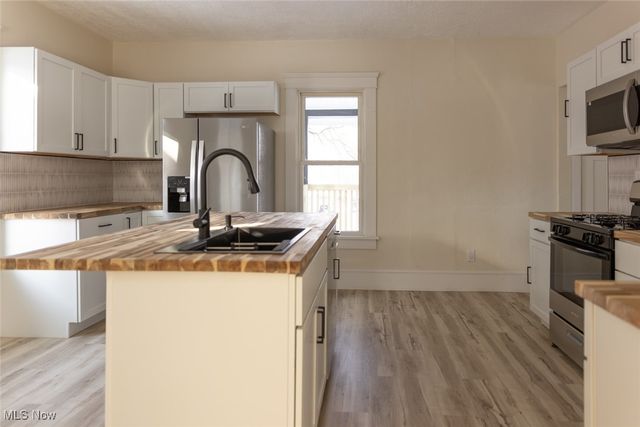 214 N Bentley Avenue, Niles, OH 44446