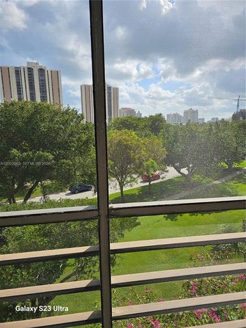 20400 W Country Club Dr 508, Aventura, FL 33180