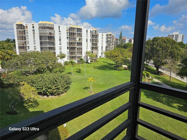20400 W Country Club Dr 508, Aventura, FL 33180