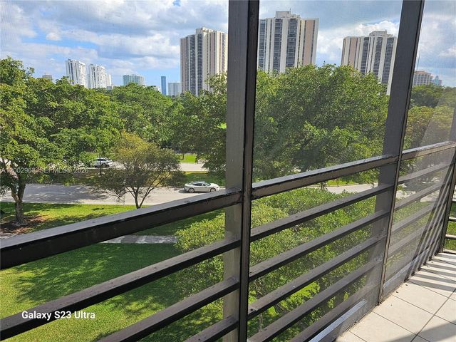 20400 W Country Club Dr 508, Aventura, FL 33180