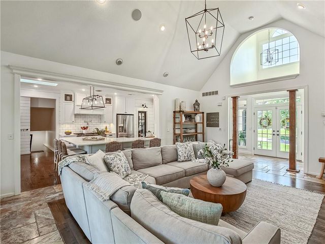 31600 W 115TH Street, Olathe, KS 66061
