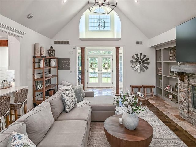 31600 W 115TH Street, Olathe, KS 66061