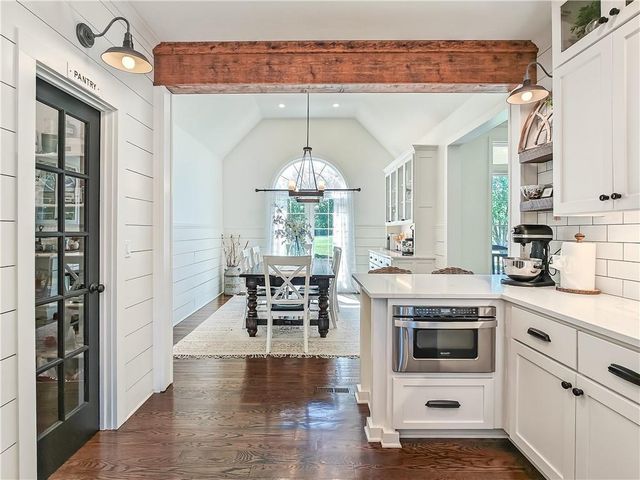 31600 W 115TH Street, Olathe, KS 66061