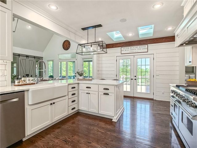 31600 W 115TH Street, Olathe, KS 66061
