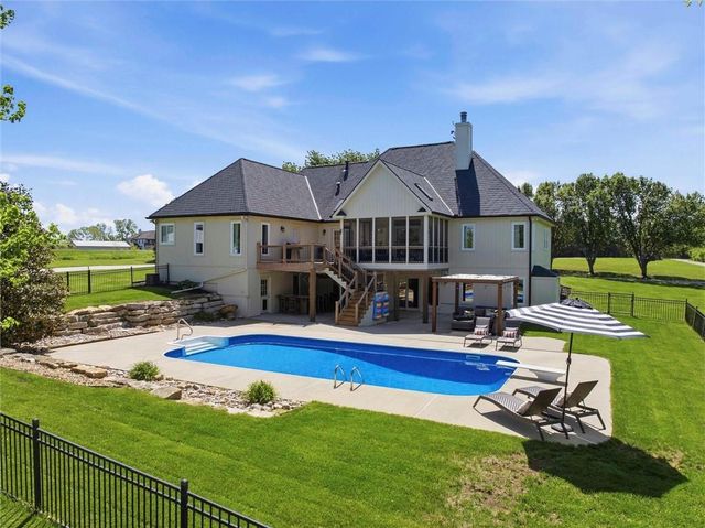 31600 W 115TH Street, Olathe, KS 66061
