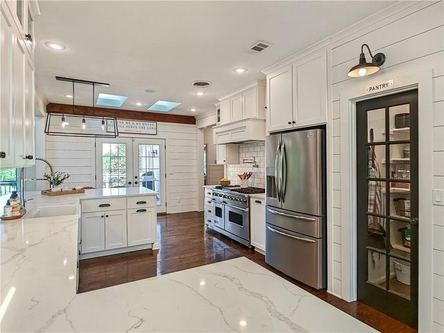 31600 W 115TH Street, Olathe, KS 66061