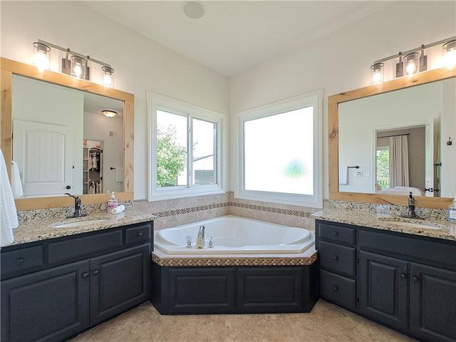 31600 W 115TH Street, Olathe, KS 66061
