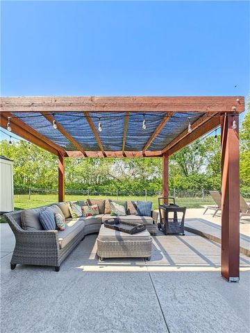 31600 W 115TH Street, Olathe, KS 66061
