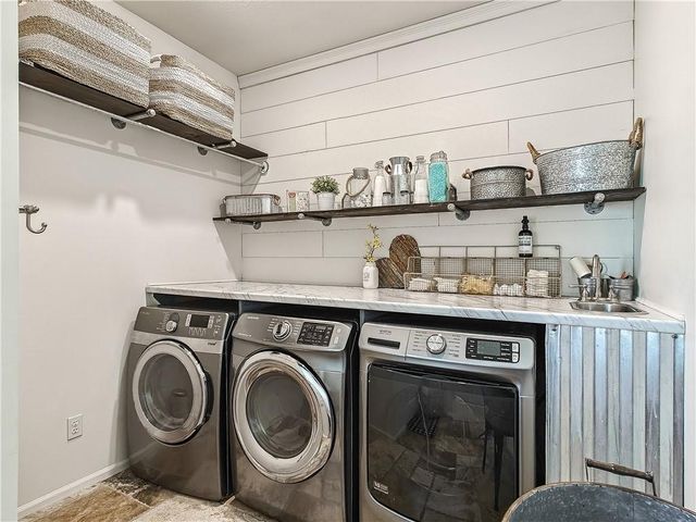 31600 W 115TH Street, Olathe, KS 66061