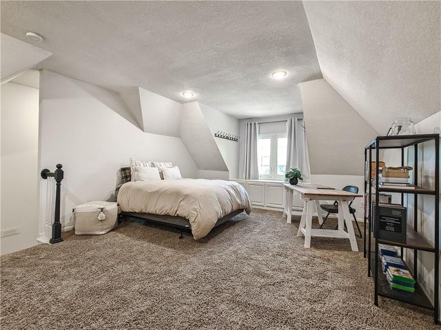 31600 W 115TH Street, Olathe, KS 66061
