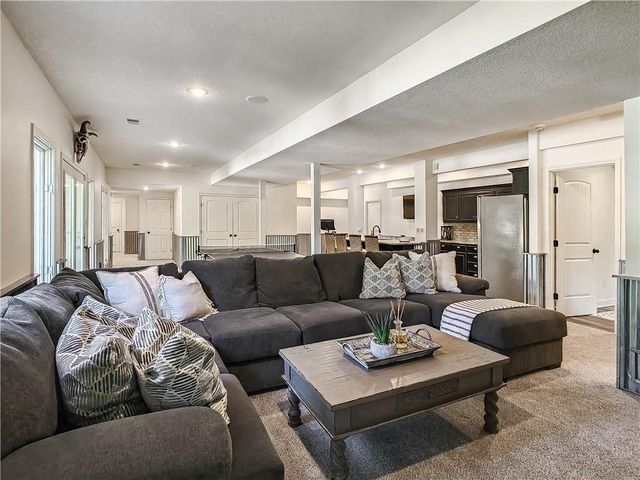 31600 W 115TH Street, Olathe, KS 66061