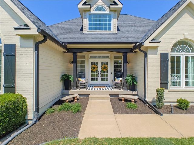 31600 W 115TH Street, Olathe, KS 66061
